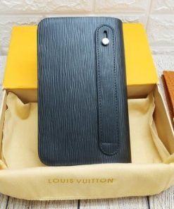Ví cầm tay Louis Vuitton MC69-D